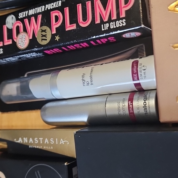 Bundle of Makeup MAC~TOO FACED~COVERGIRL~DERMALOGICA~ANASTASIA ~UD~ - Picture 3 of 7